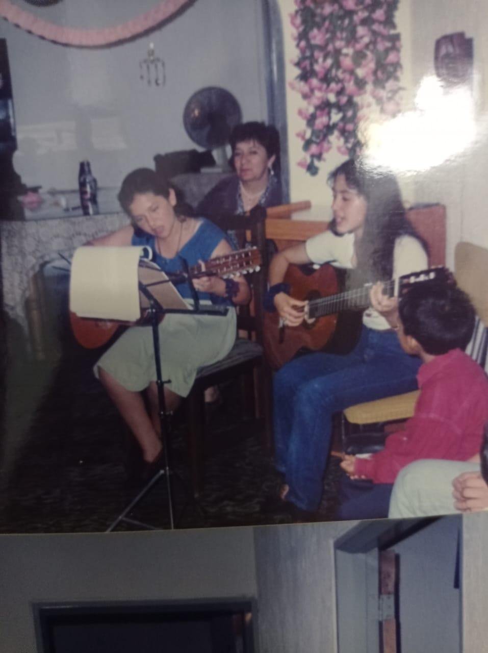 Tanto por agradecer a mi papi, por sus clases de música, por todo el repertorio que pudimos aprender y por el amor que me inculcó por la música folklorica, tanto de Colombia como de America Latina